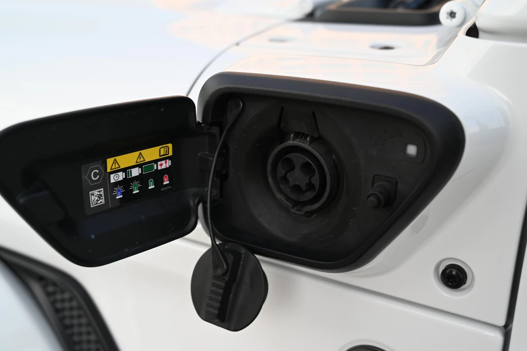 2024 Jeep JL Wrangler - Image 30 of 31