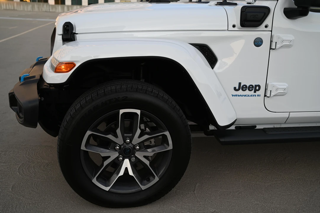 2024 Jeep JL Wrangler - Image 28 of 31