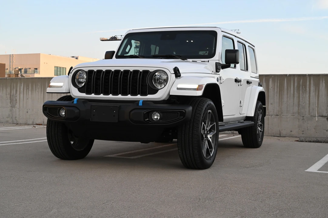 2024 Jeep JL Wrangler - Image 7 of 31
