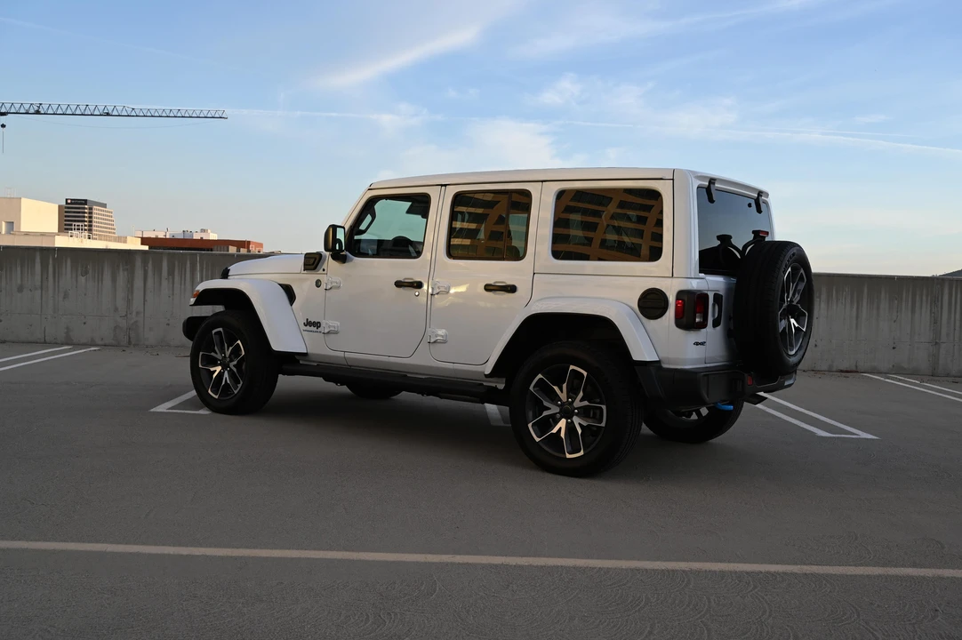 2024 Jeep JL Wrangler - Image 12 of 31