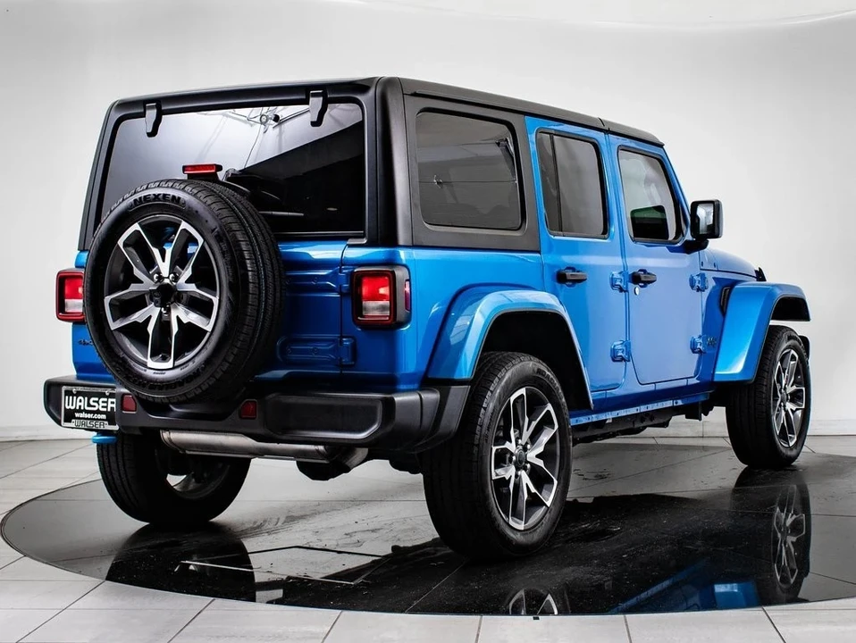 2024 Jeep JL Wrangler - Image 10 of 21
