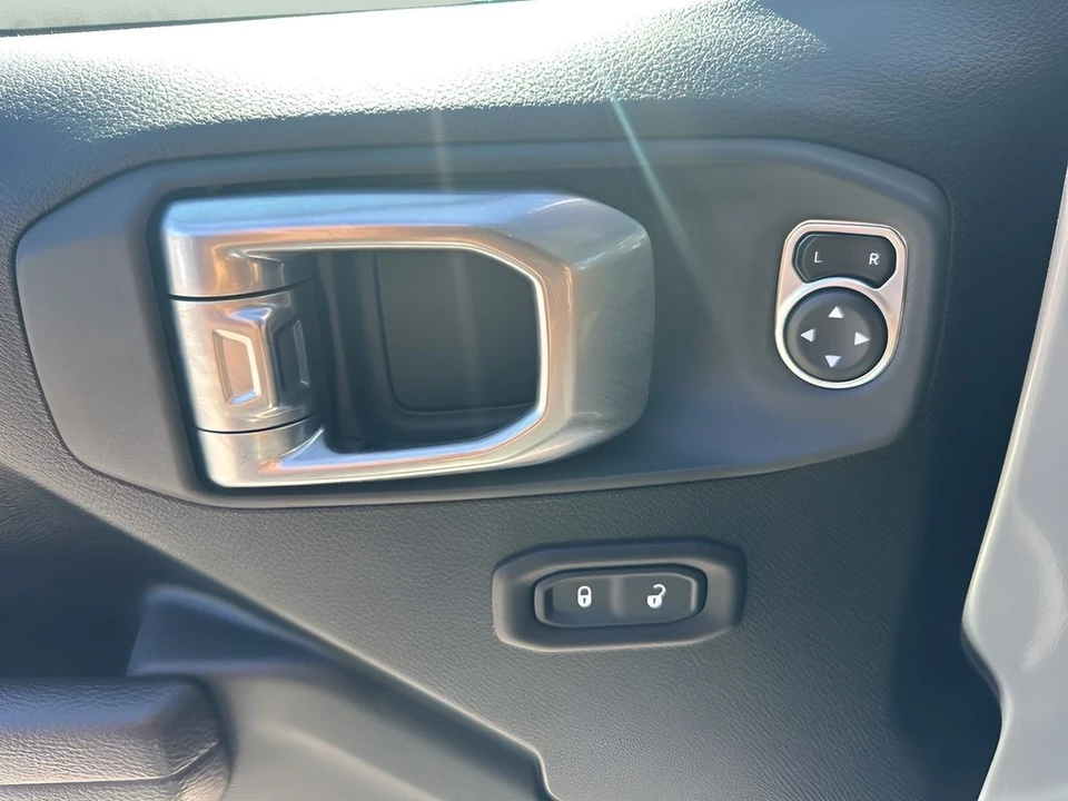 2024 Jeep JL Wrangler - Image 24 of 31