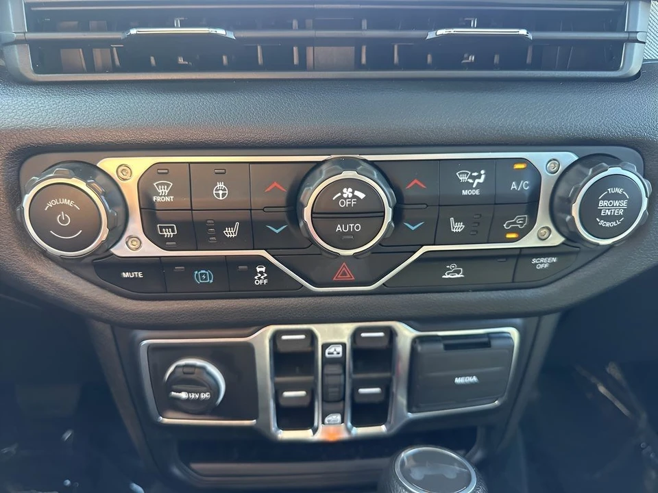 2024 Jeep JL Wrangler - Image 17 of 31