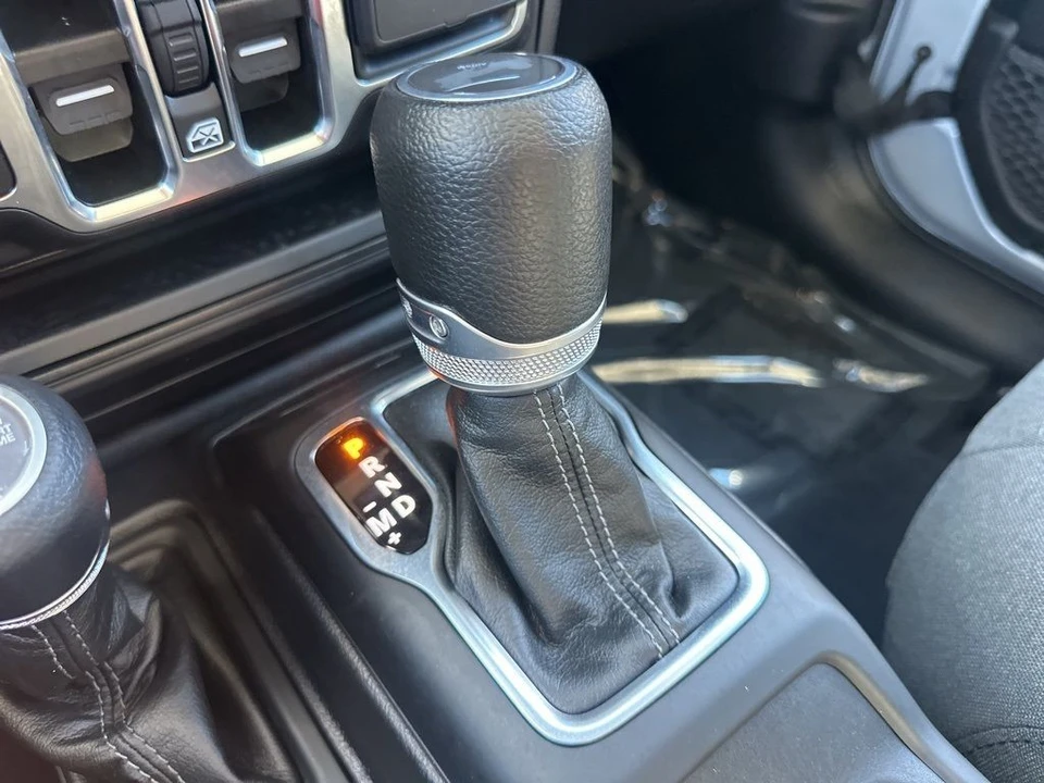 2024 Jeep JL Wrangler - Image 15 of 31