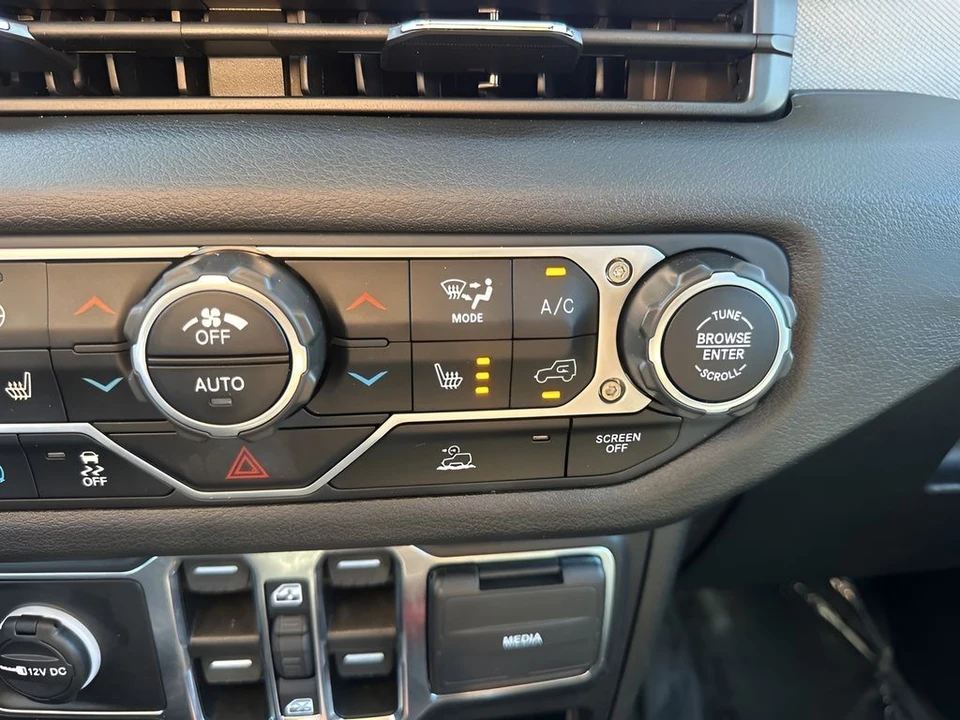 2024 Jeep JL Wrangler - Image 19 of 21