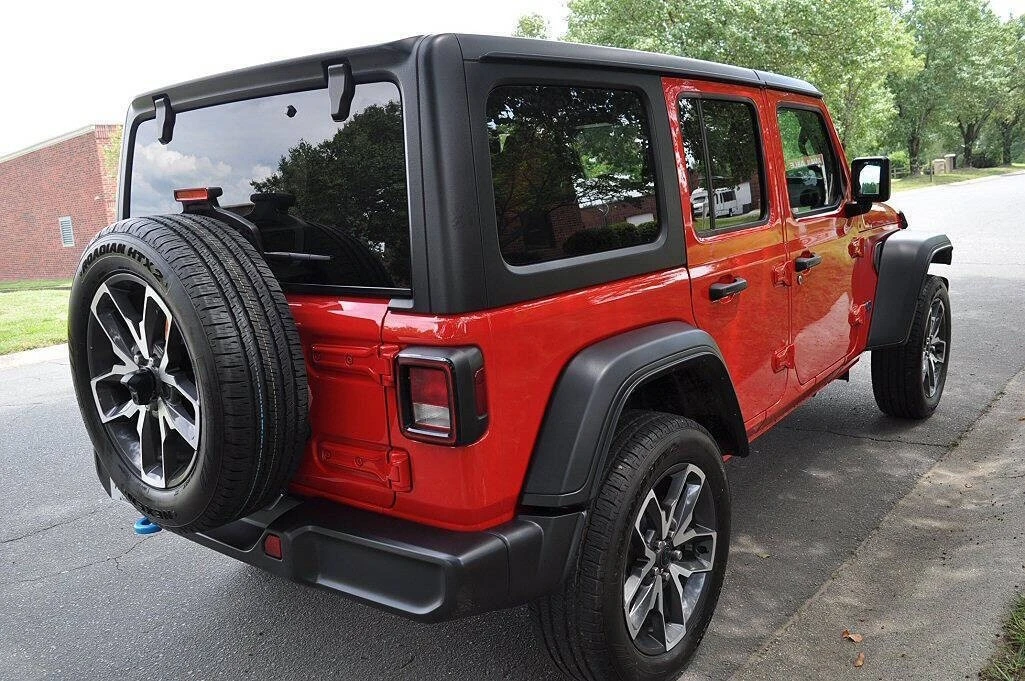 2024 Jeep JL Wrangler - Image 6 of 17