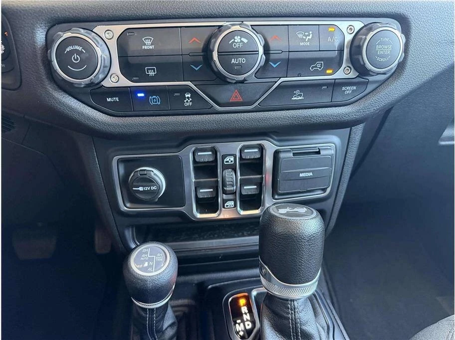 2024 Jeep JL Wrangler - Image 21 of 31