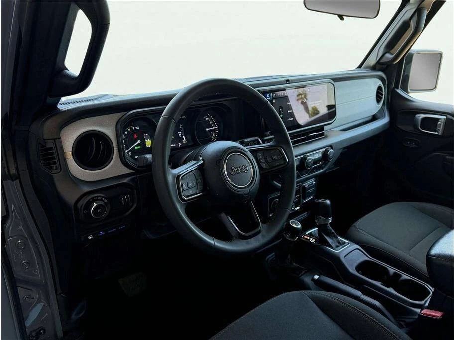 2024 Jeep JL Wrangler - Image 15 of 31