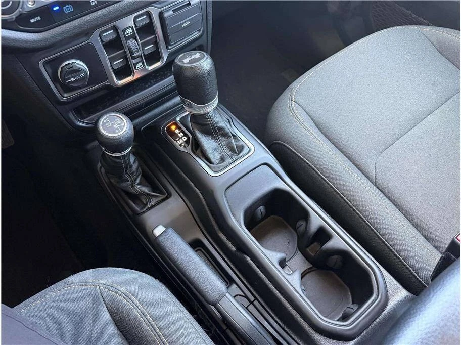 2024 Jeep JL Wrangler - Image 23 of 31