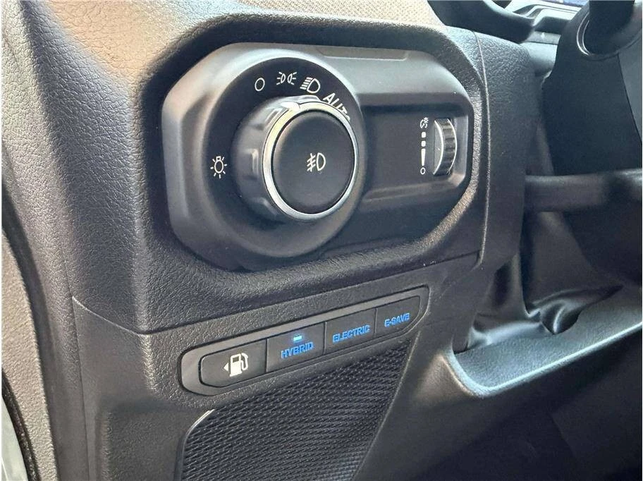 2024 Jeep JL Wrangler - Image 18 of 31