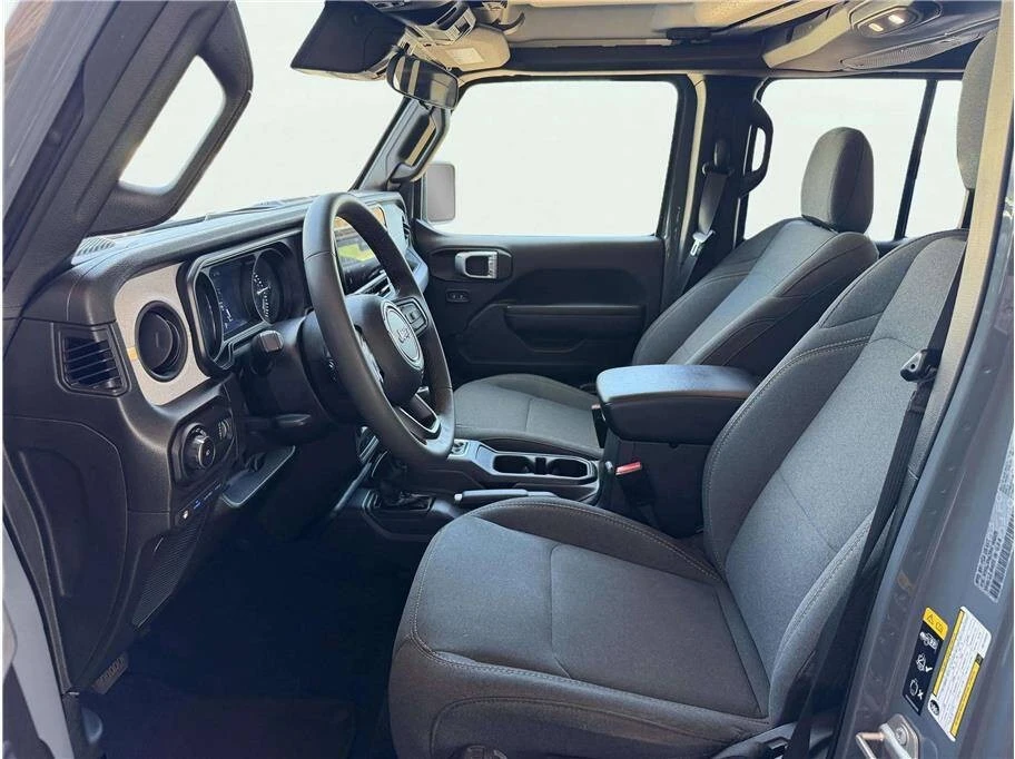 2024 Jeep JL Wrangler - Image 16 of 31