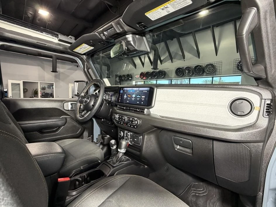 2024 Jeep JL Wrangler - Image 24 of 31