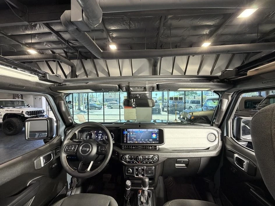2024 Jeep JL Wrangler - Image 25 of 31