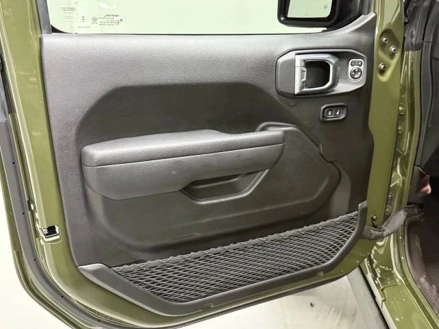 2024 Jeep JL Wrangler - Image 25 of 31