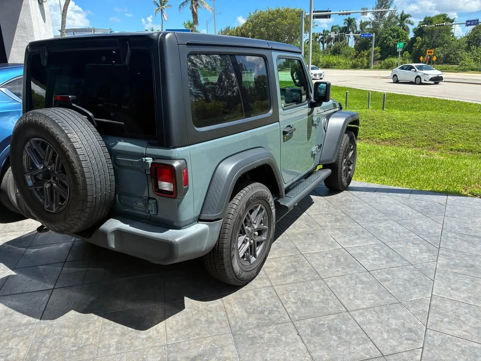 2024 Jeep JL Wrangler - Image 5 of 6