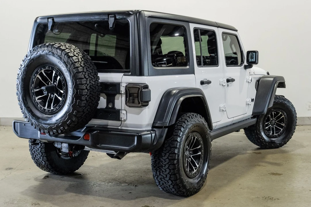2024 Jeep JL Wrangler - Image 5 of 12