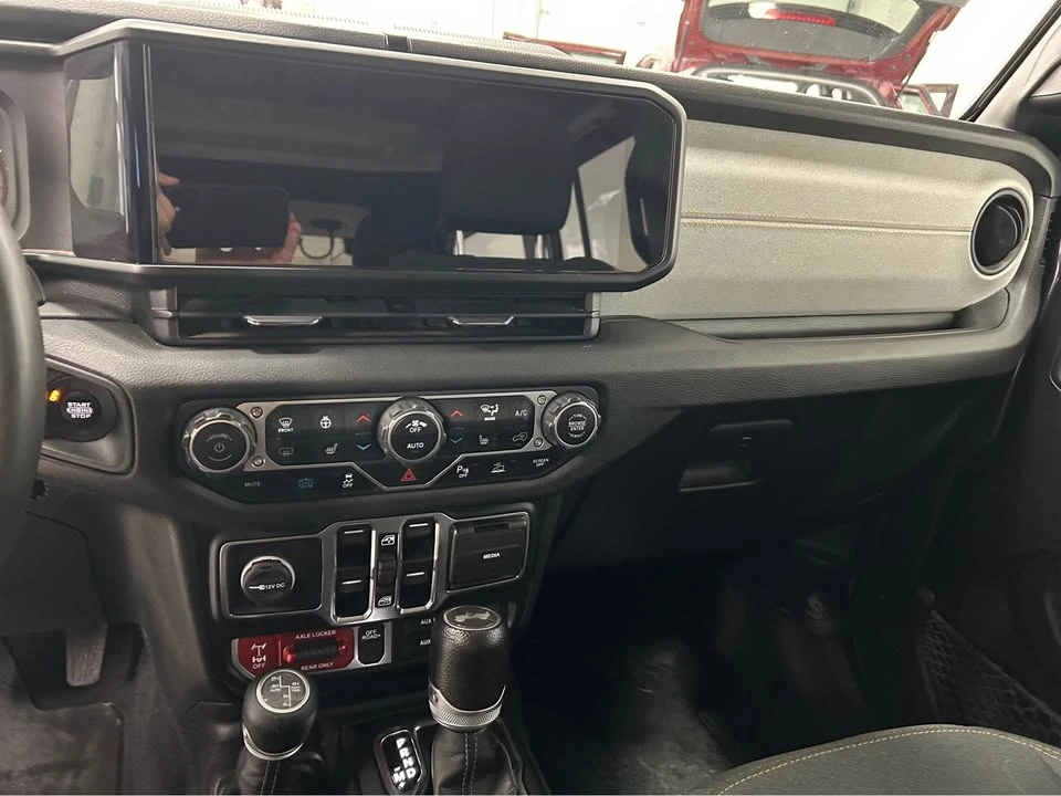 2024 Jeep JL Wrangler - Image 13 of 20