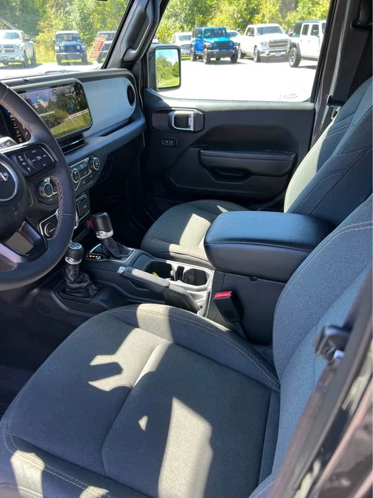 2024 Jeep JL Wrangler - Image 8 of 10