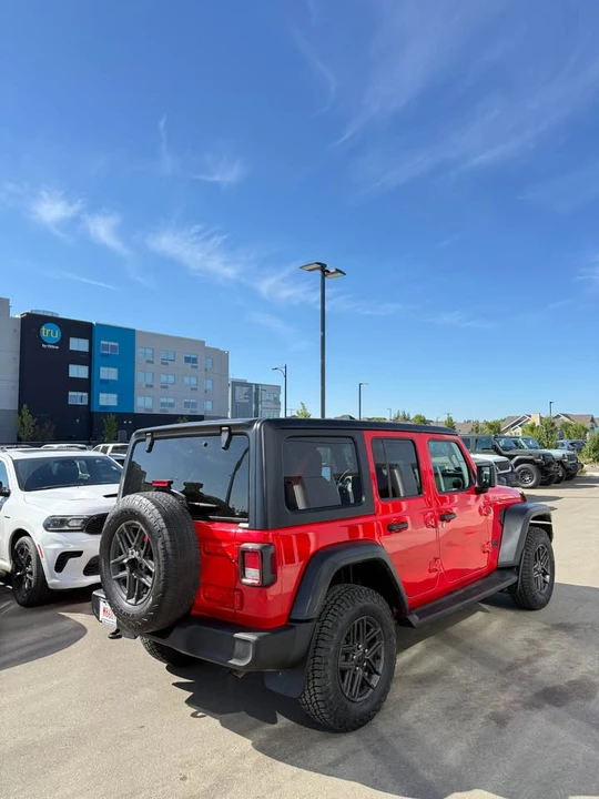 2024 Jeep JL Wrangler - Image 4 of 8