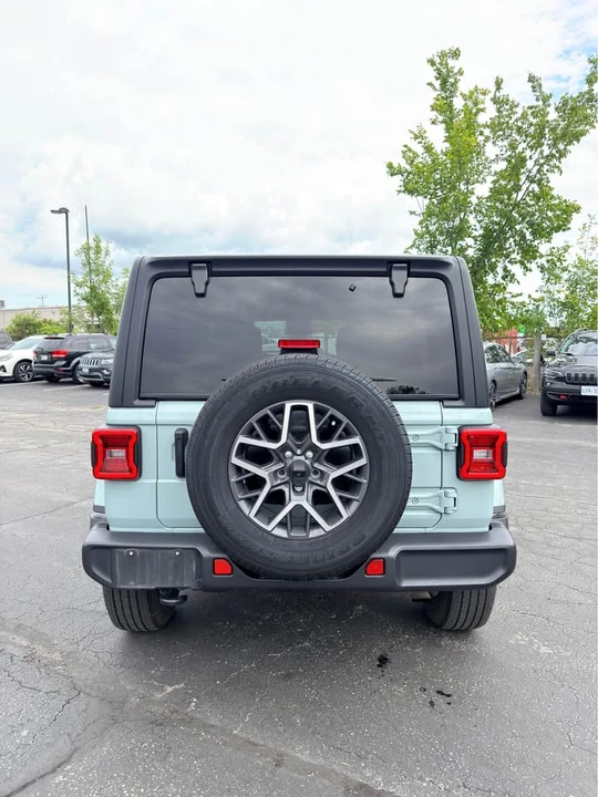 2024 Jeep JL Wrangler - Image 5 of 17