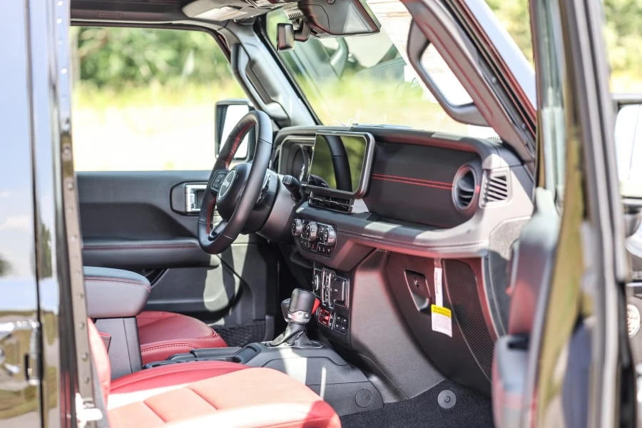 2024 Jeep JL Wrangler - Image 27 of 31