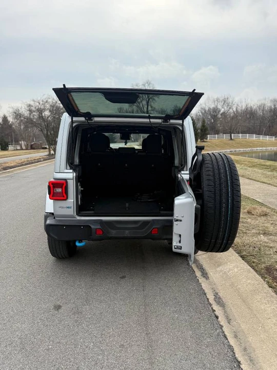 2024 Jeep JL Wrangler - Image 10 of 12