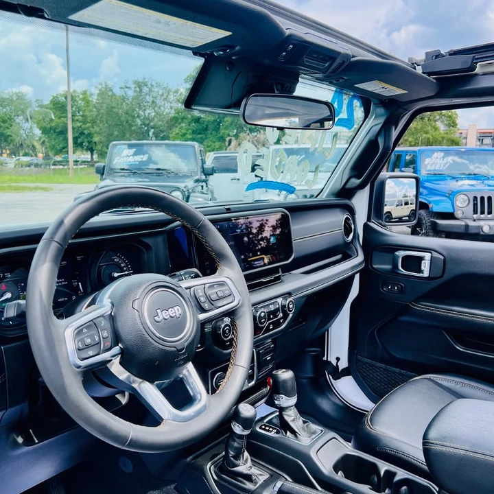 2024 Jeep JL Wrangler - Image 15 of 20
