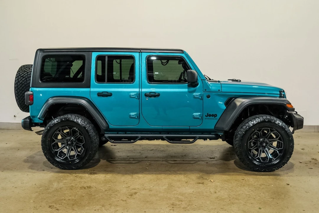 2024 Jeep JL Wrangler - Image 11 of 12