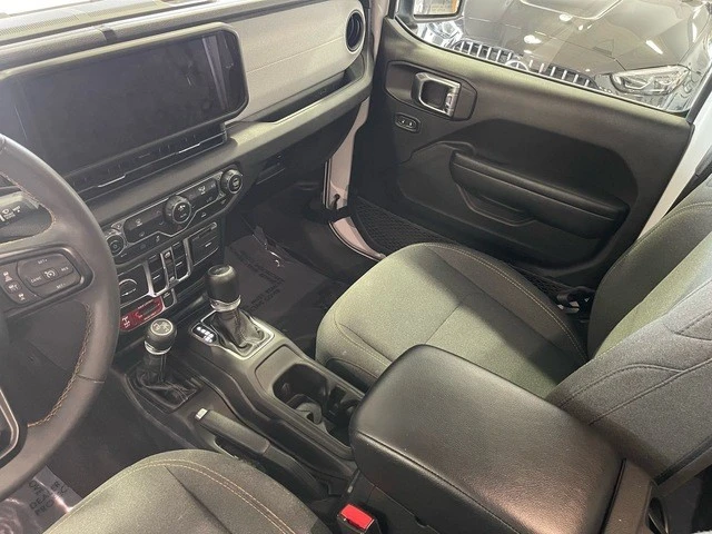 2024 Jeep JL Wrangler - Image 25 of 31