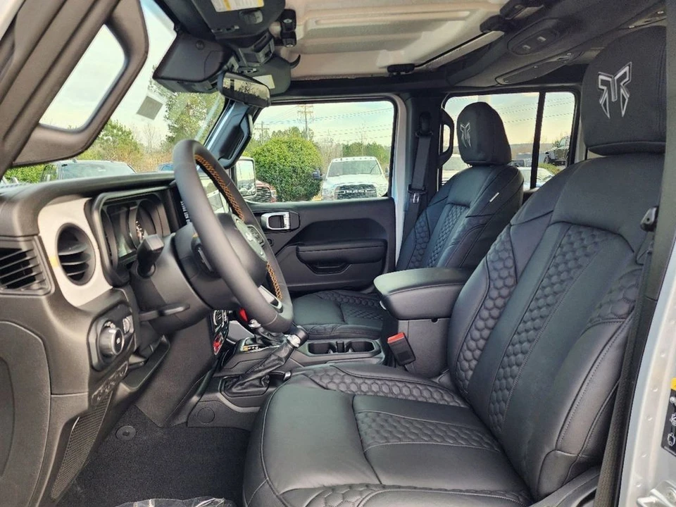 2024 Jeep JL Wrangler - Image 19 of 28