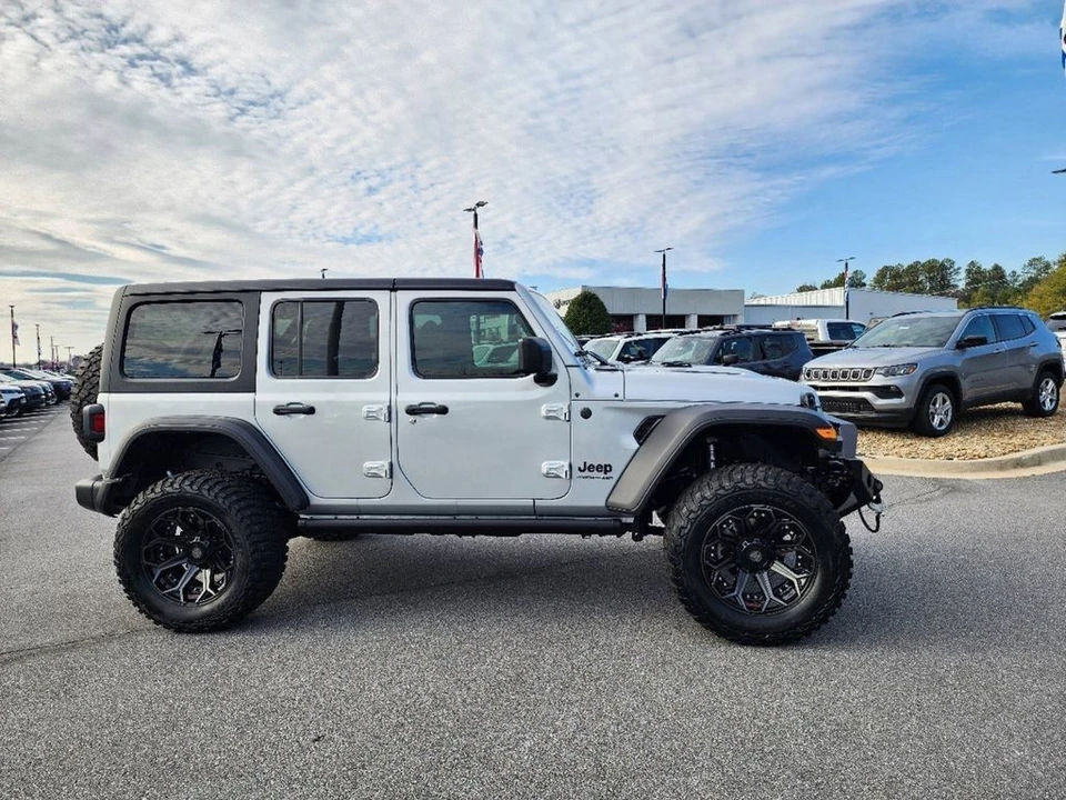 2024 Jeep JL Wrangler - Image 16 of 28