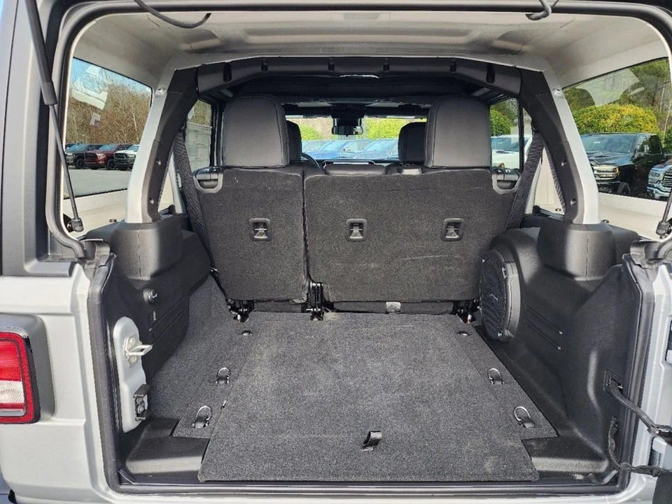 2024 Jeep JL Wrangler - Image 18 of 28