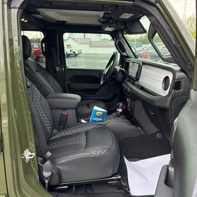 2024 Jeep JL Wrangler - Image 23 of 31