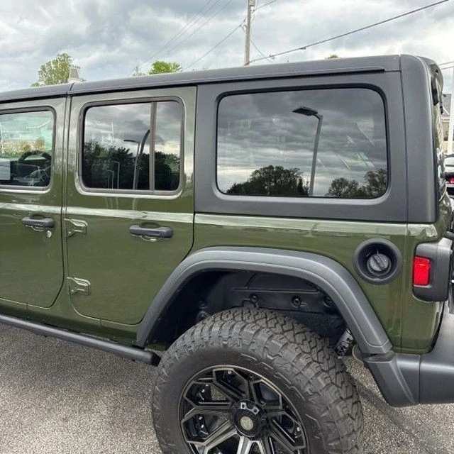 2024 Jeep JL Wrangler - Image 9 of 31