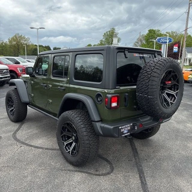 2024 Jeep JL Wrangler - Image 8 of 31