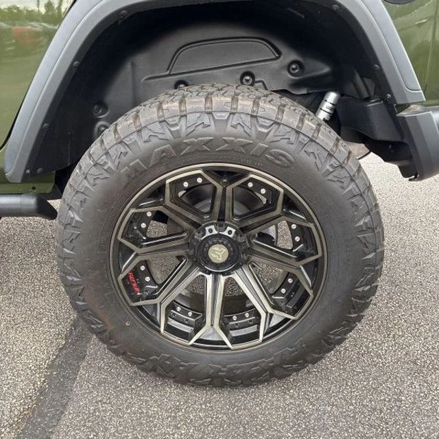 2024 Jeep JL Wrangler - Image 18 of 31