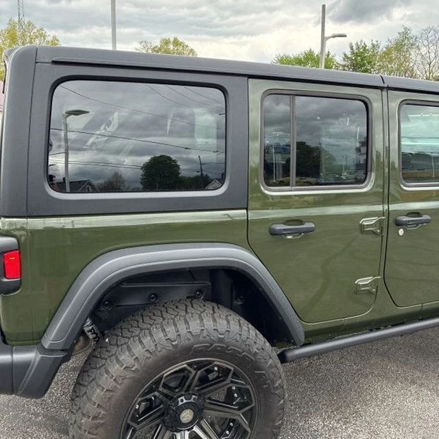 2024 Jeep JL Wrangler - Image 12 of 31