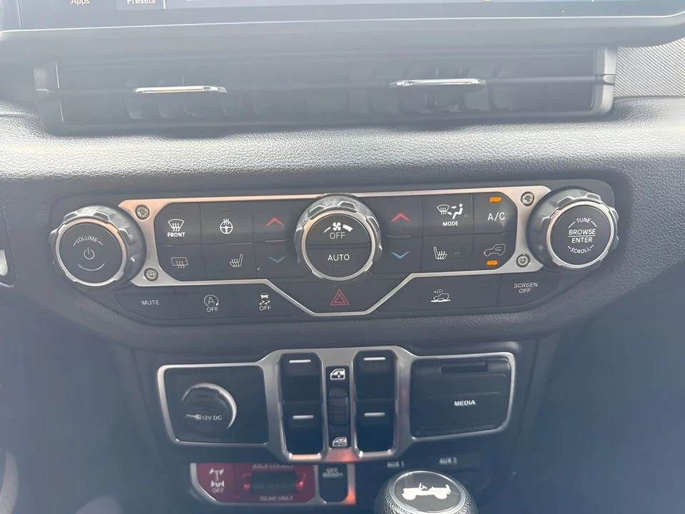 2024 Jeep JL Wrangler - Image 9 of 25