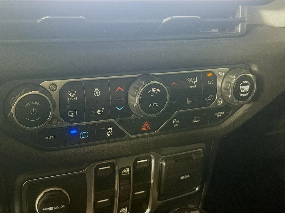 2024 Jeep JL Wrangler - Image 15 of 31