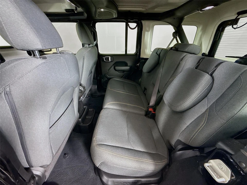 2024 Jeep JL Wrangler - Image 17 of 31