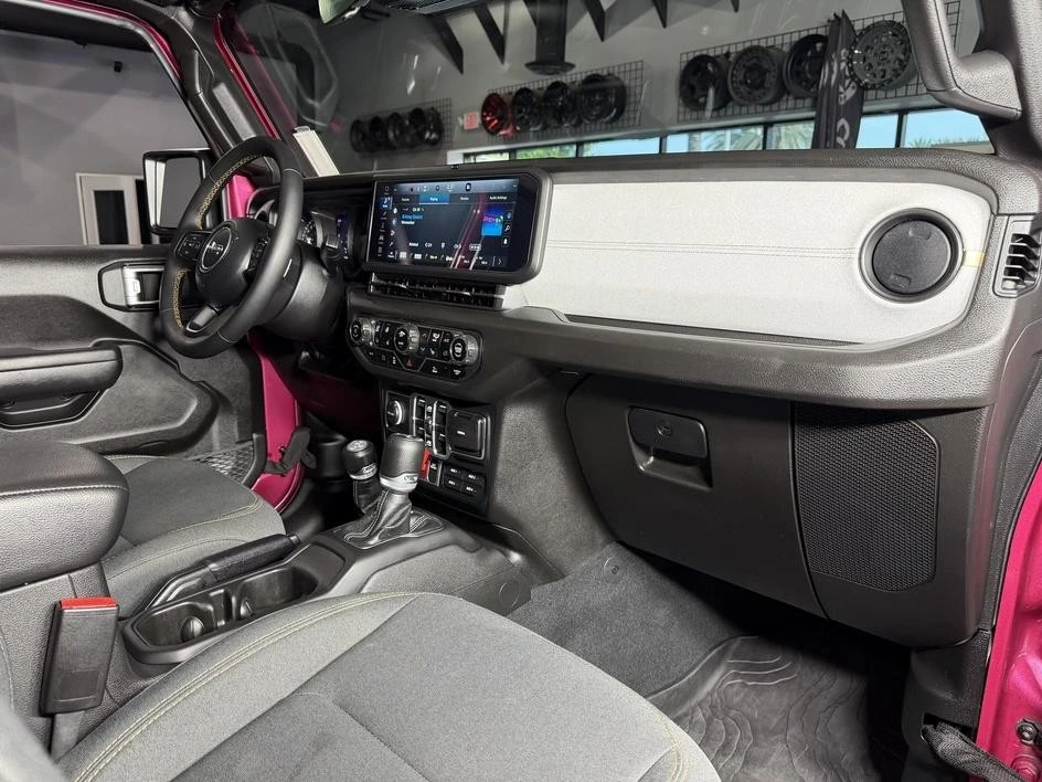 2024 Jeep JL Wrangler - Image 19 of 31