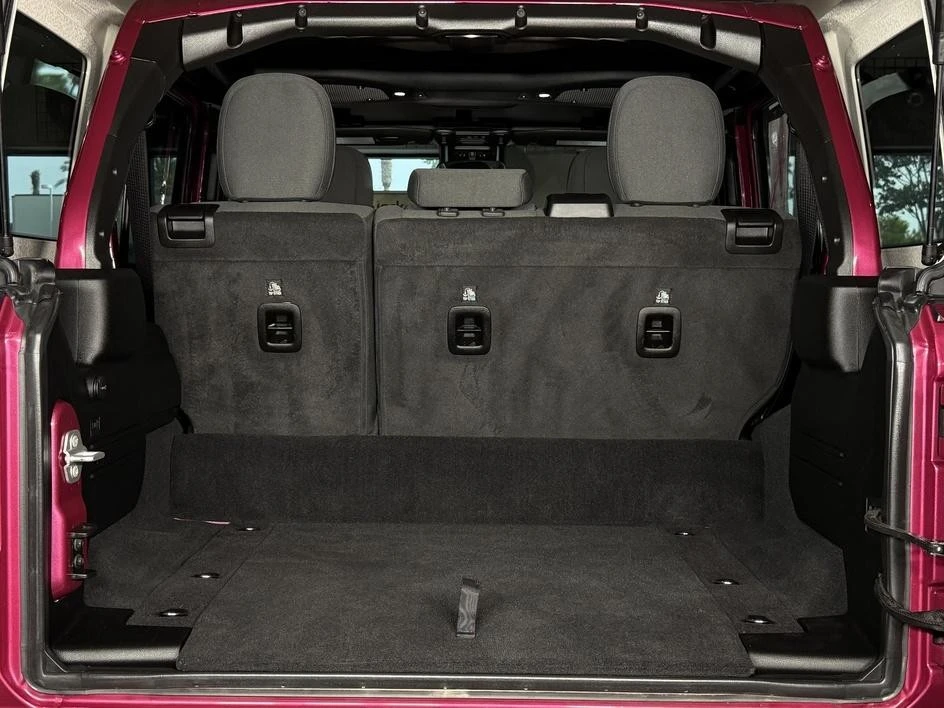 2024 Jeep JL Wrangler - Image 25 of 31