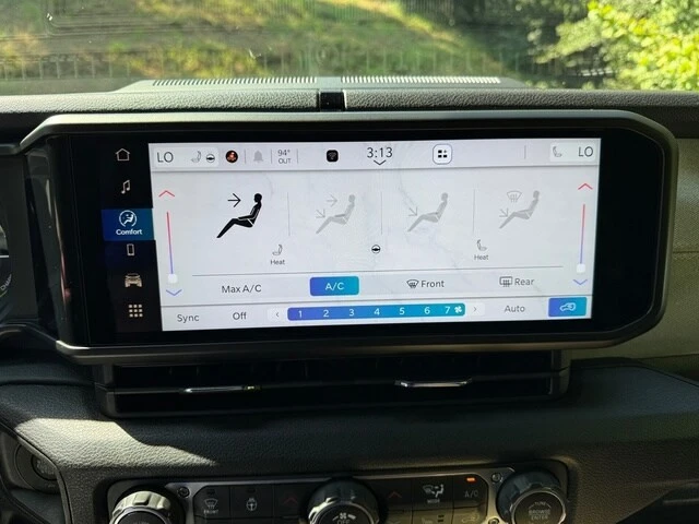 2024 Jeep JL Wrangler - Image 23 of 30