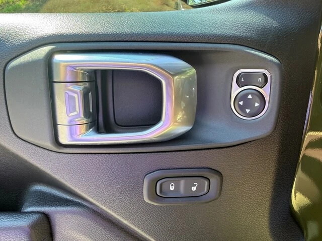 2024 Jeep JL Wrangler - Image 14 of 30