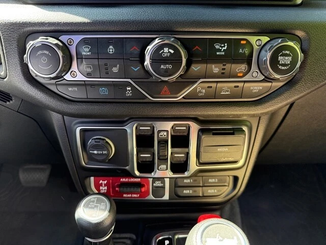 2024 Jeep JL Wrangler - Image 25 of 30