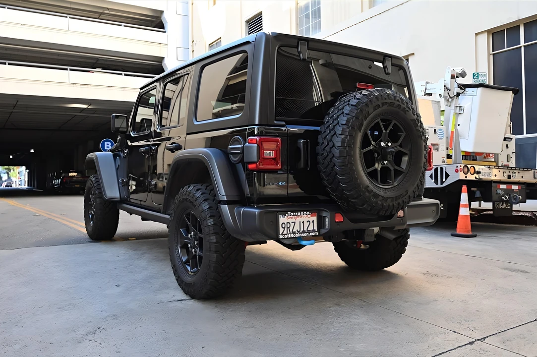 2024 Jeep JL Wrangler - Image 8 of 31