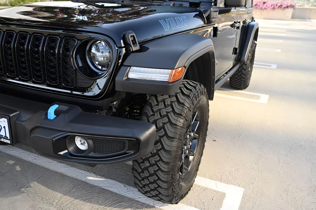 2024 Jeep JL Wrangler - Image 15 of 31