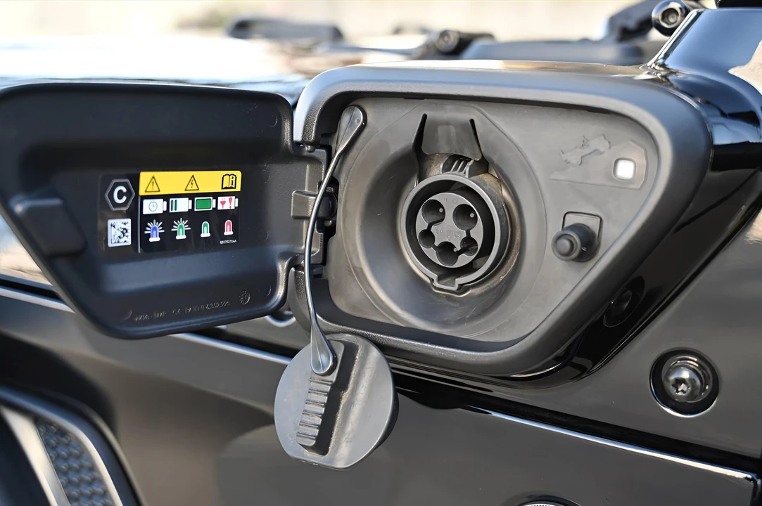 2024 Jeep JL Wrangler - Image 19 of 31