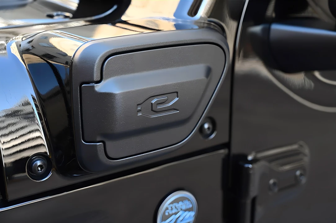 2024 Jeep JL Wrangler - Image 17 of 31