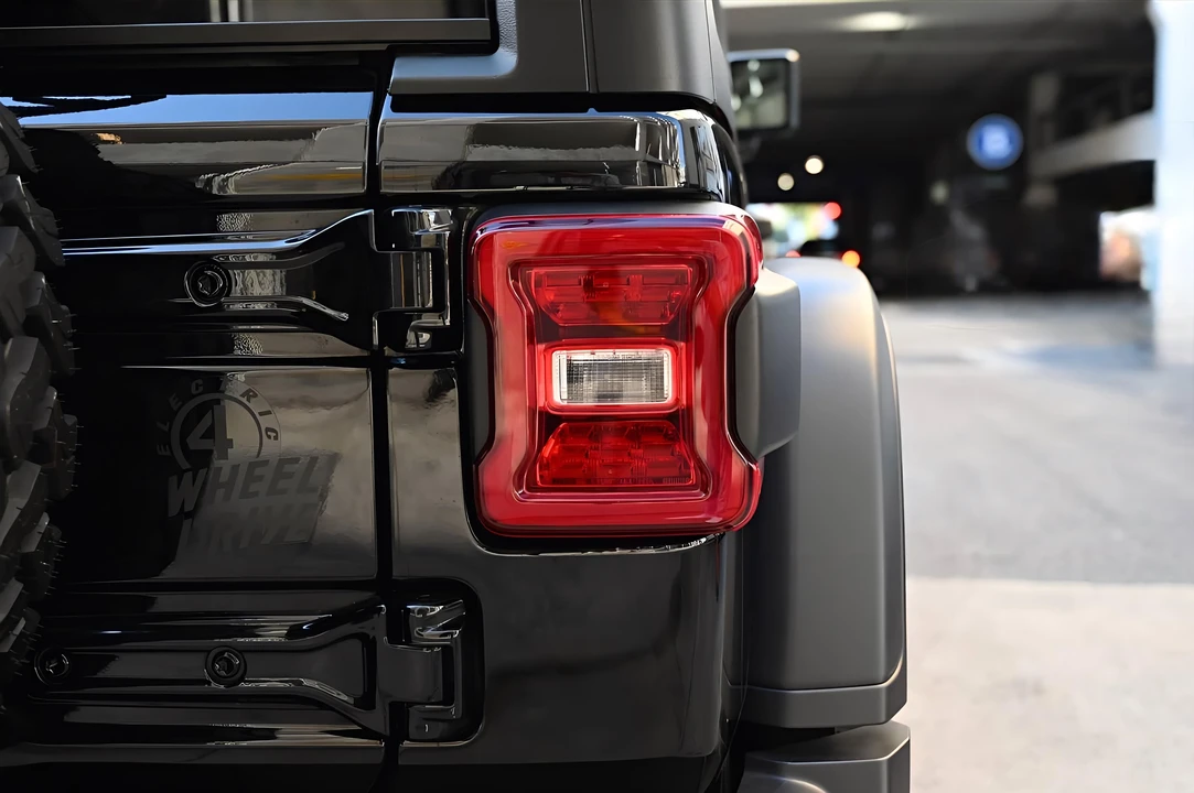 2024 Jeep JL Wrangler - Image 28 of 31